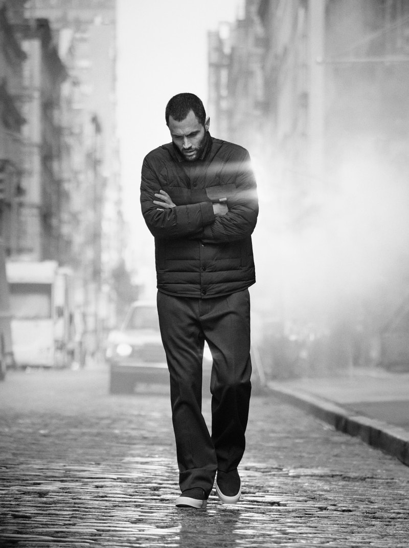 Moncler Collezione Elegante A New York Con Penn Badgley